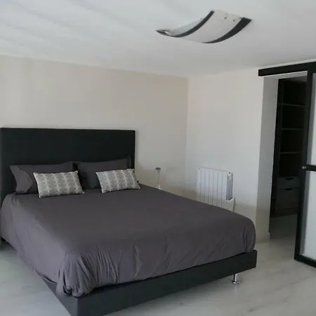 Appartement Loft Chic Et Moderne, Déco Industrielle Beausoleil