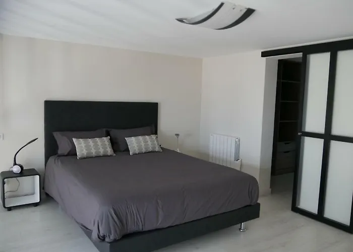 Apartment Loft Chic Et Moderne, Deco Industrielle Beausoleil